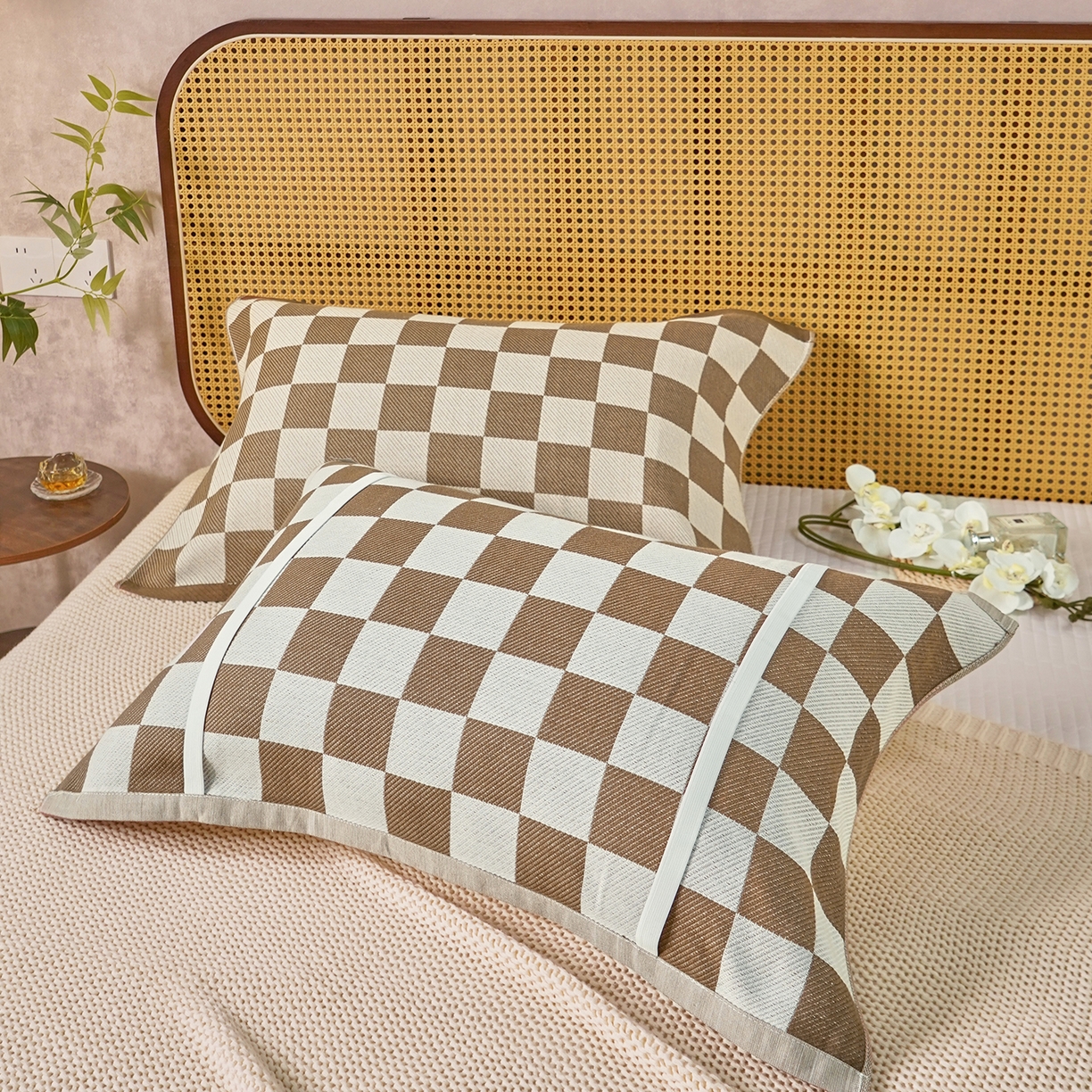 91家纺网 家纺一手货源 找家纺 棠薇家纺 2026新款绑带款枕巾全棉纯棉四层斜纹纱布枕巾  防滑防脱落纯棉枕头巾 绑带款棋盘格