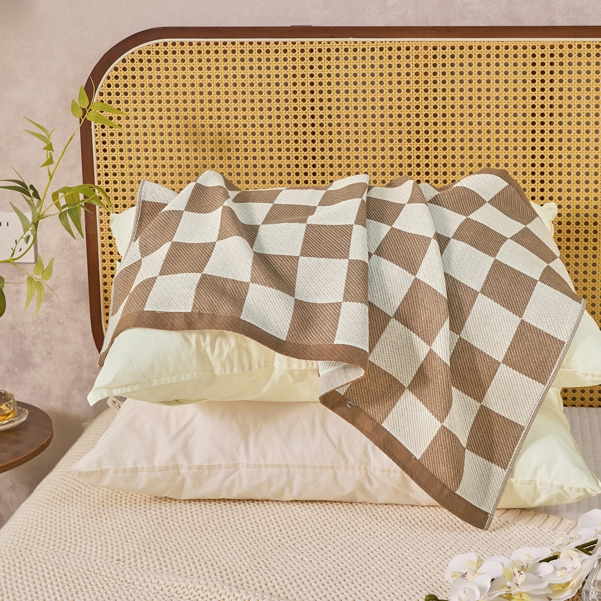 91家纺网 家纺一手货源 找家纺 棠薇家纺 2026新款绑带款枕巾全棉纯棉四层斜纹纱布枕巾  防滑防脱落纯棉枕头巾 绑带款棋盘格