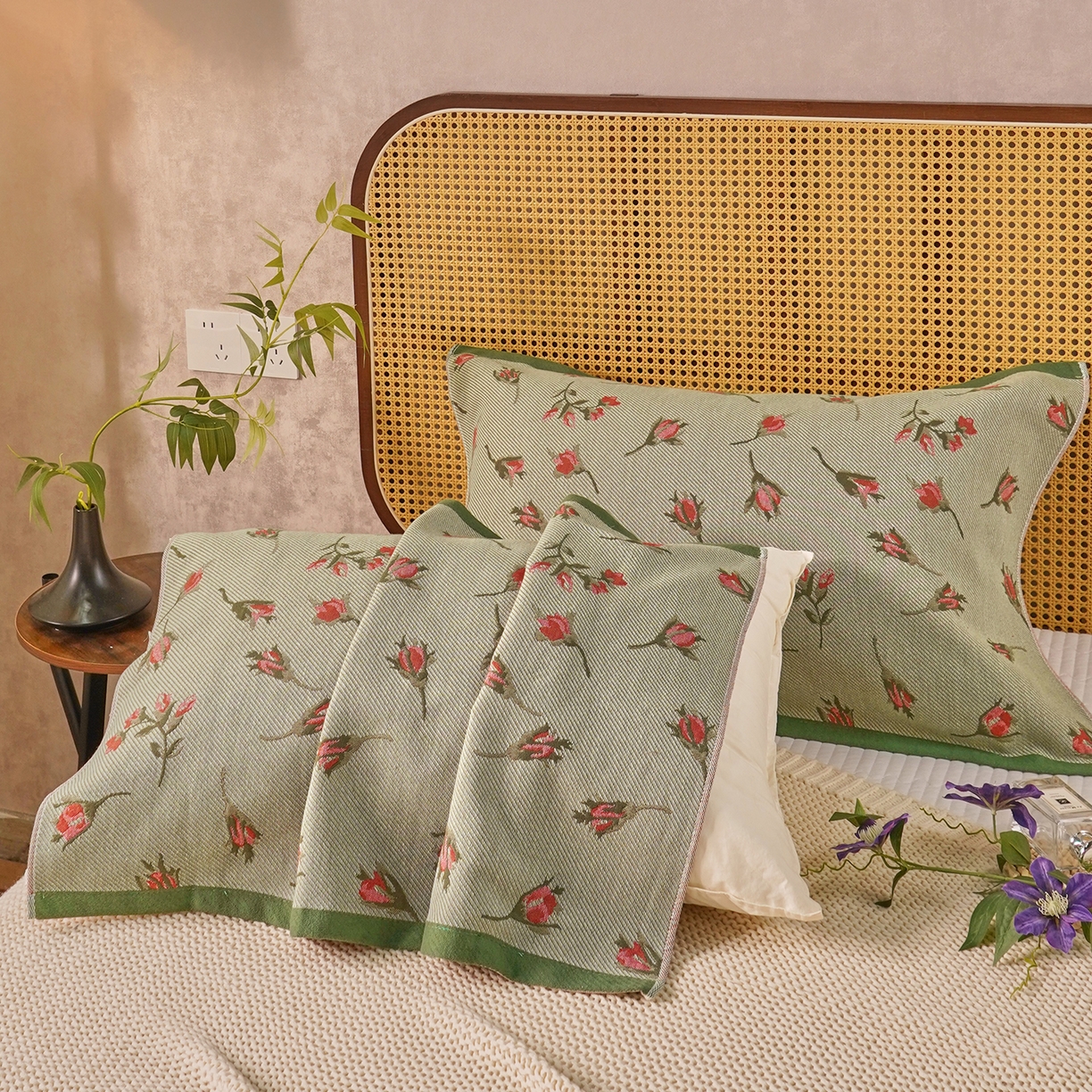 91家纺网 家纺一手货源 找家纺 棠薇家纺 2026新款绑带款枕巾全棉纯棉四层斜纹纱布枕巾  防滑防脱落纯棉枕头巾 绑带款花季绿