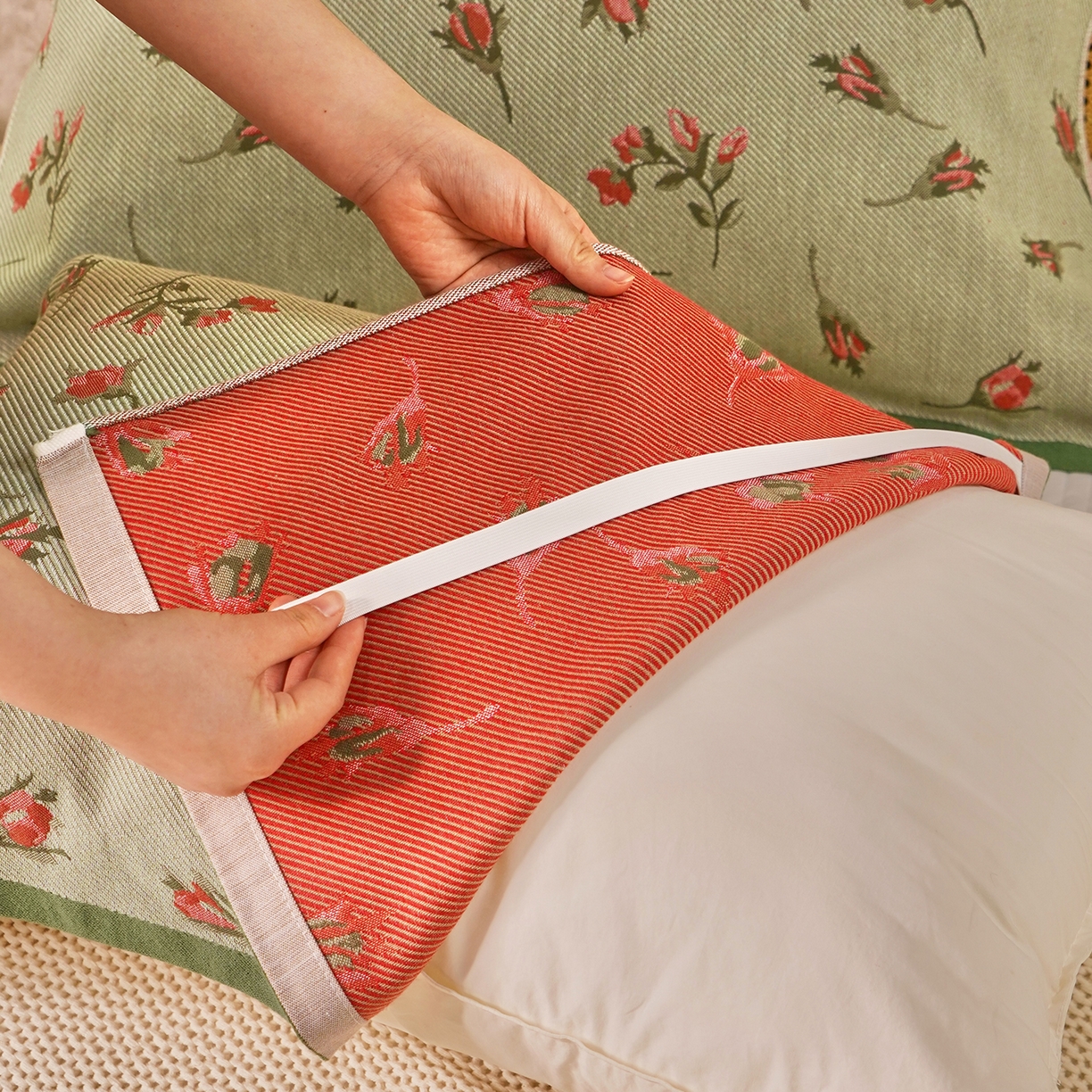 91家纺网 家纺一手货源 找家纺 棠薇家纺 2026新款绑带款枕巾全棉纯棉四层斜纹纱布枕巾  防滑防脱落纯棉枕头巾 绑带款花季绿