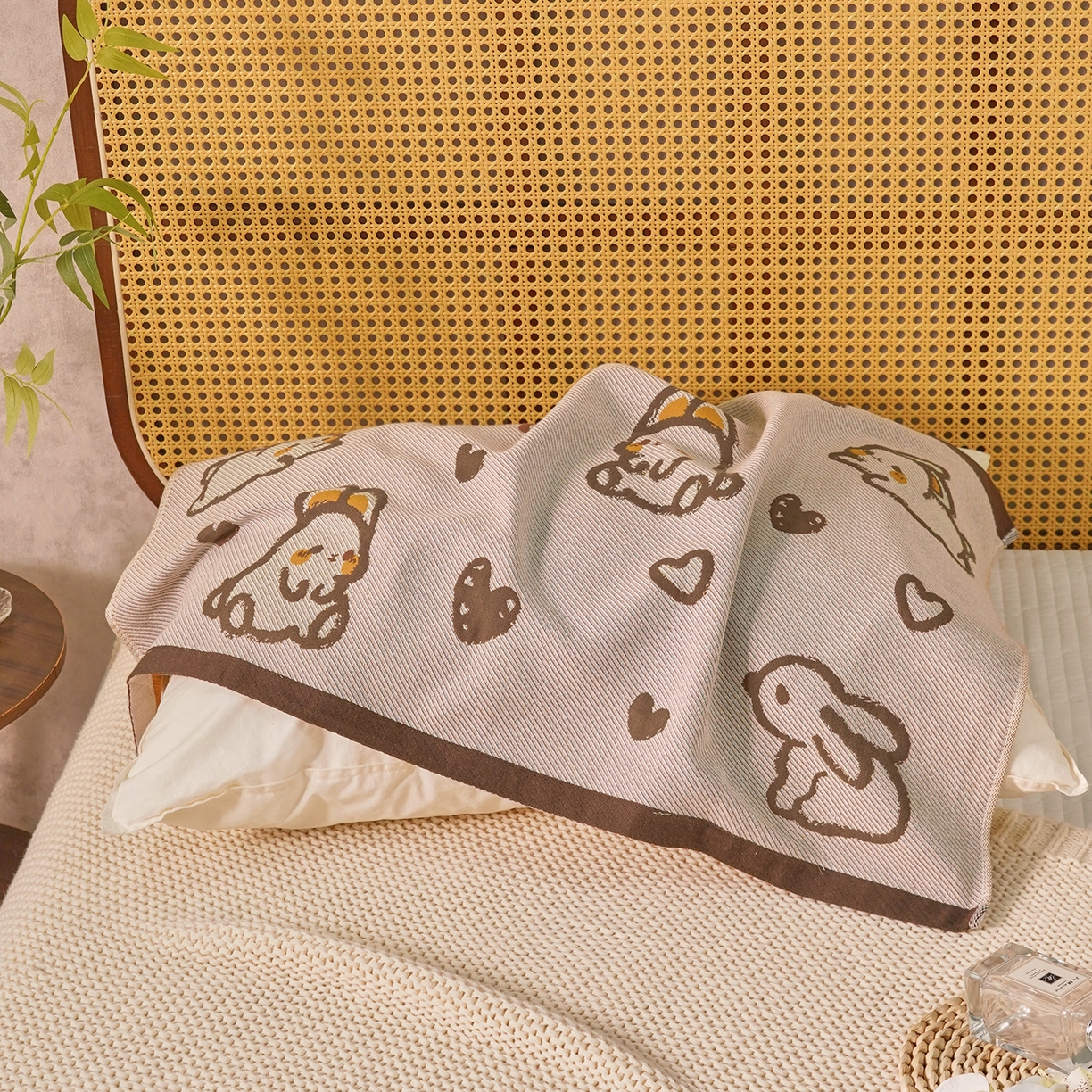 91家纺网 家纺一手货源 找家纺 棠薇家纺 2026新款绑带款枕巾全棉纯棉四层斜纹纱布枕巾  防滑防脱落纯棉枕头巾 绑带款爱心兔