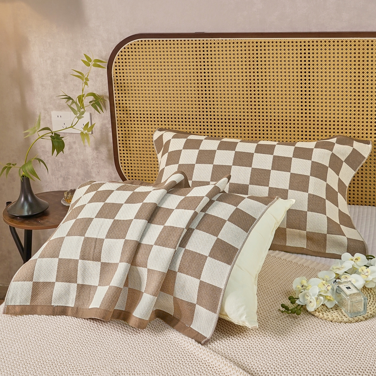 91家纺网 家纺一手货源 找家纺 棠薇家纺 2026新款绑带款枕巾全棉纯棉四层斜纹纱布枕巾  防滑防脱落纯棉枕头巾 绑带款棋盘格