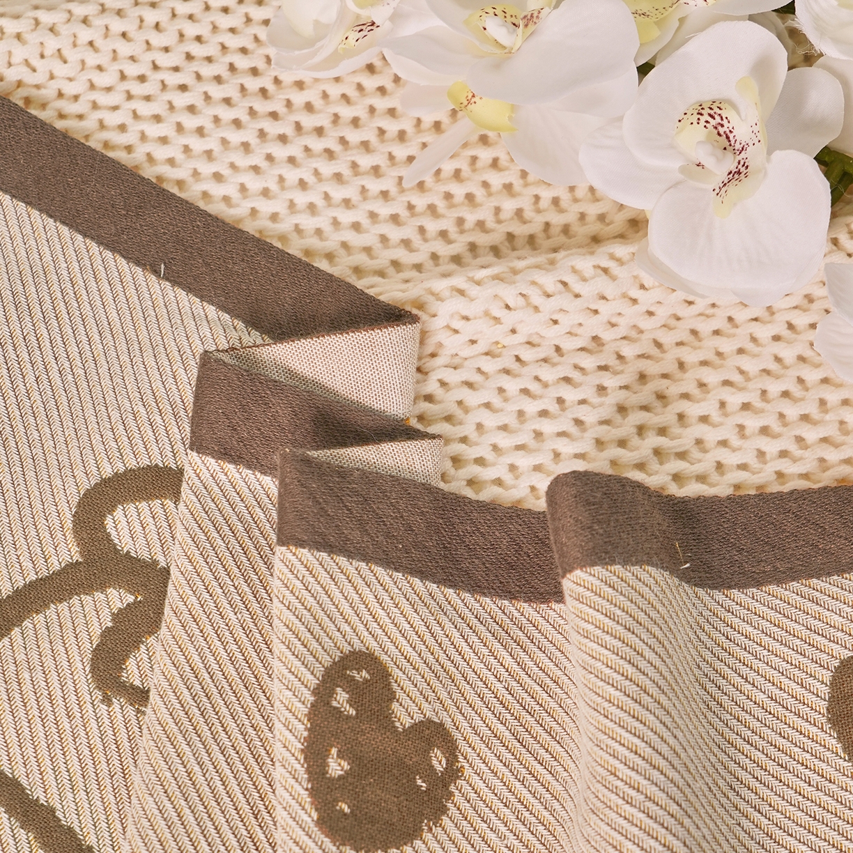 91家纺网 家纺一手货源 找家纺 棠薇家纺 2026新款绑带款枕巾全棉纯棉四层斜纹纱布枕巾  防滑防脱落纯棉枕头巾 绑带款爱心兔