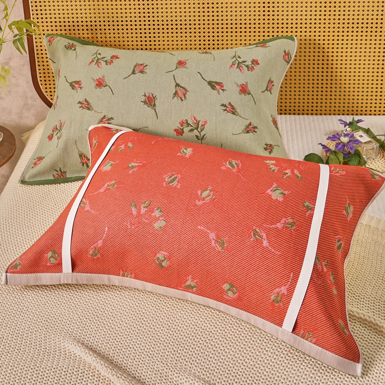 91家纺网 家纺一手货源 找家纺 棠薇家纺 2026新款绑带款枕巾全棉纯棉四层斜纹纱布枕巾  防滑防脱落纯棉枕头巾 绑带款花季绿