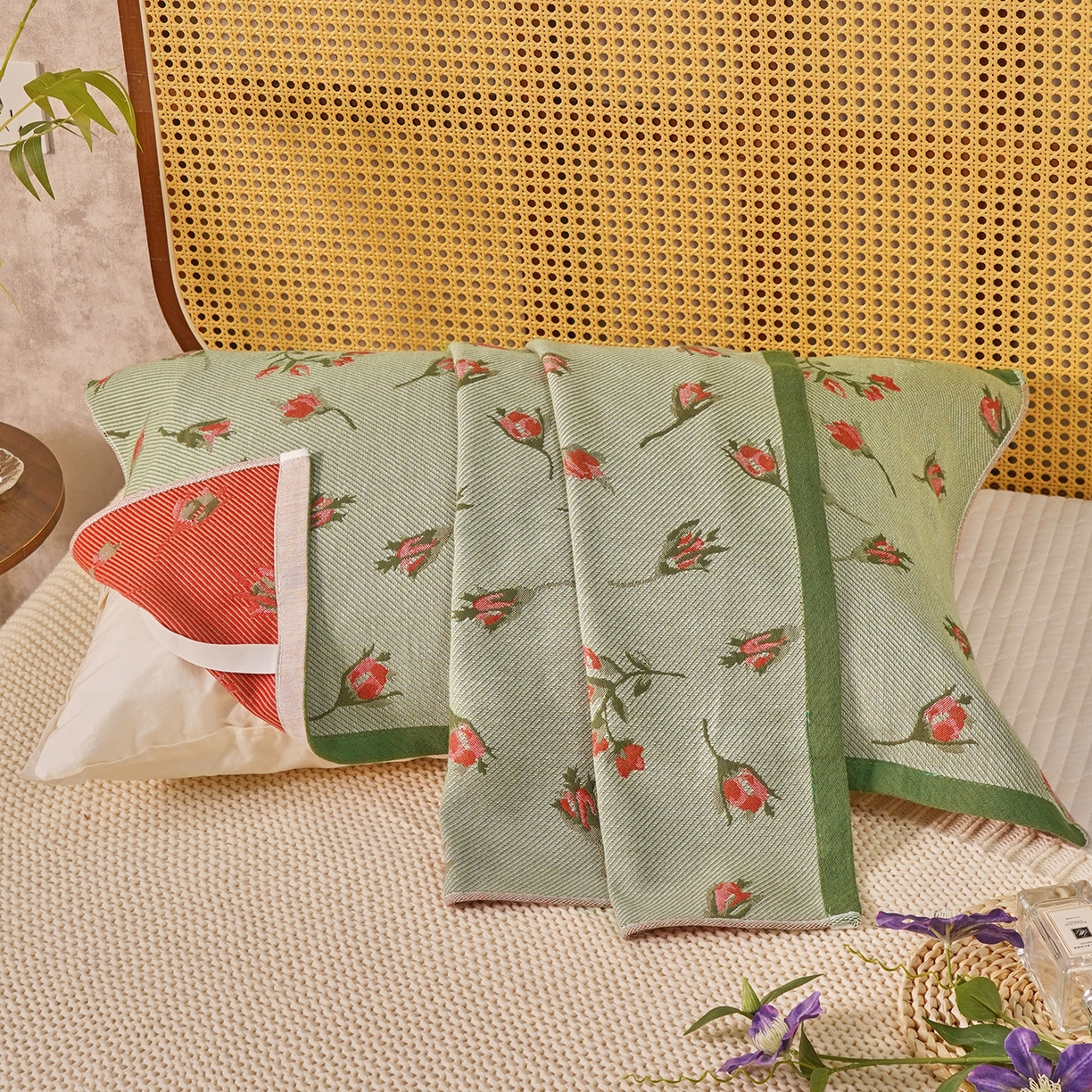 91家纺网 家纺一手货源 找家纺 棠薇家纺 2026新款绑带款枕巾全棉纯棉四层斜纹纱布枕巾  防滑防脱落纯棉枕头巾 绑带款花季绿