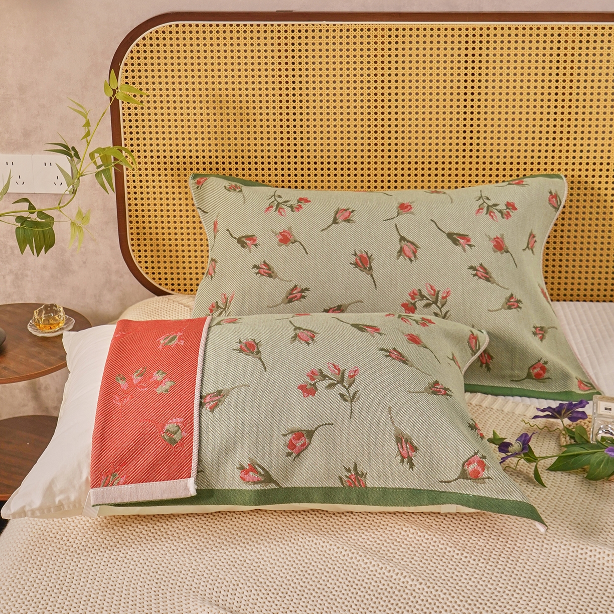 91家纺网 家纺一手货源 找家纺 棠薇家纺 2026新款绑带款枕巾全棉纯棉四层斜纹纱布枕巾  防滑防脱落纯棉枕头巾 绑带款花季绿