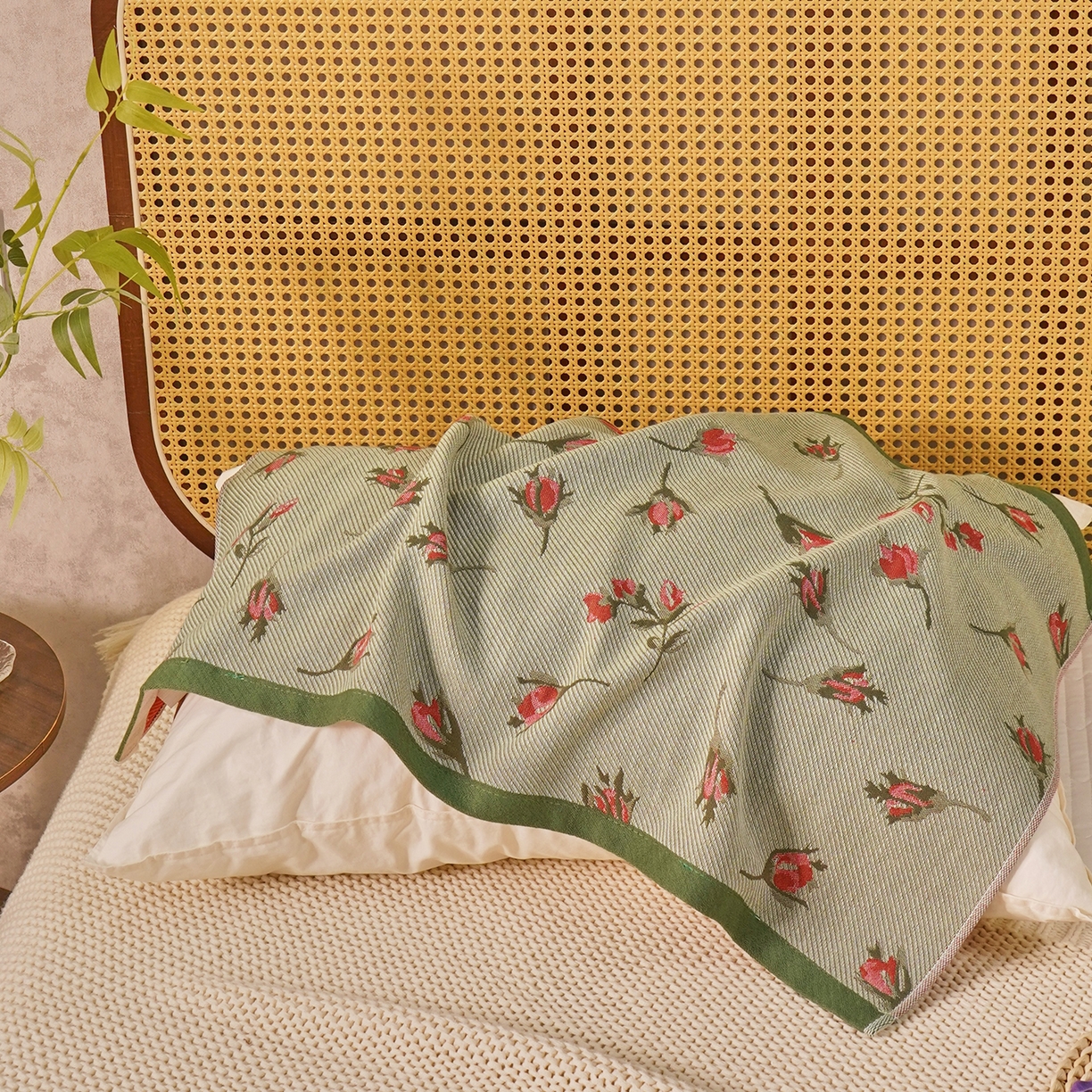 91家纺网 家纺一手货源 找家纺 棠薇家纺 2026新款绑带款枕巾全棉纯棉四层斜纹纱布枕巾  防滑防脱落纯棉枕头巾 绑带款花季绿