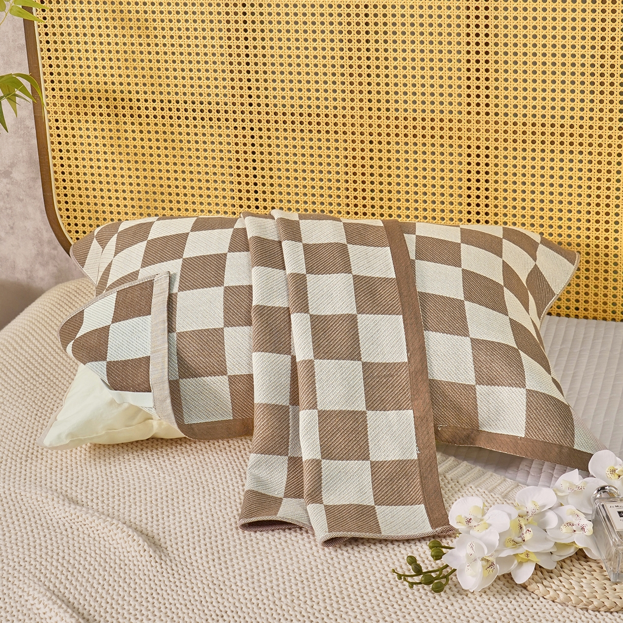 91家纺网 家纺一手货源 找家纺 棠薇家纺 2026新款绑带款枕巾全棉纯棉四层斜纹纱布枕巾  防滑防脱落纯棉枕头巾 绑带款棋盘格