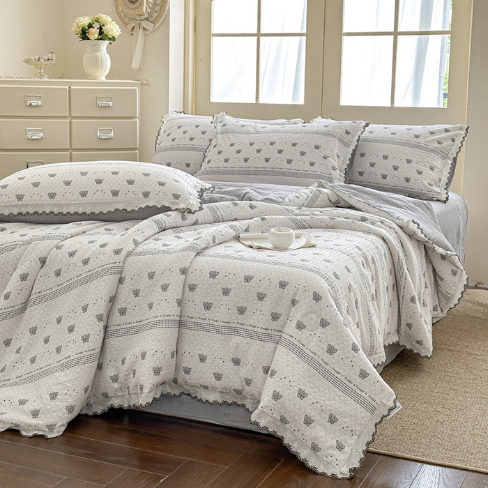 91家纺网 家纺一手货源 找家纺 （总）桔禾家纺 2026新款高克重小清新可爱风泡芙棉全棉镂空花边款夏被四件套夏凉被空调被四件套