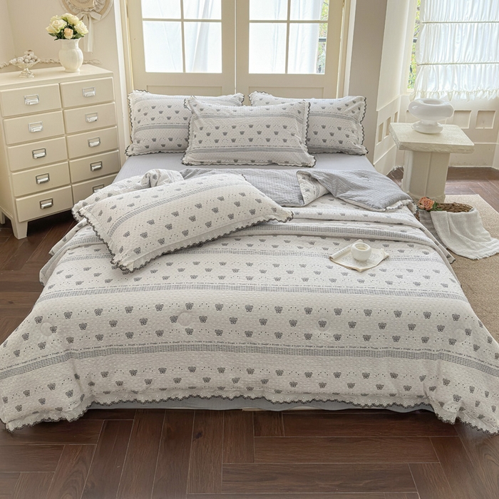 91家纺网 家纺一手货源 找家纺 （总）桔禾家纺 2026新款高克重小清新可爱风泡芙棉全棉镂空花边款夏被四件套夏凉被空调被四件套