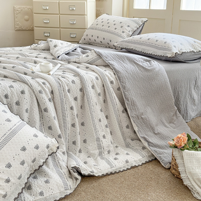 91家纺网 家纺一手货源 找家纺 （总）桔禾家纺 2026新款高克重小清新可爱风泡芙棉全棉镂空花边款夏被四件套夏凉被空调被四件套