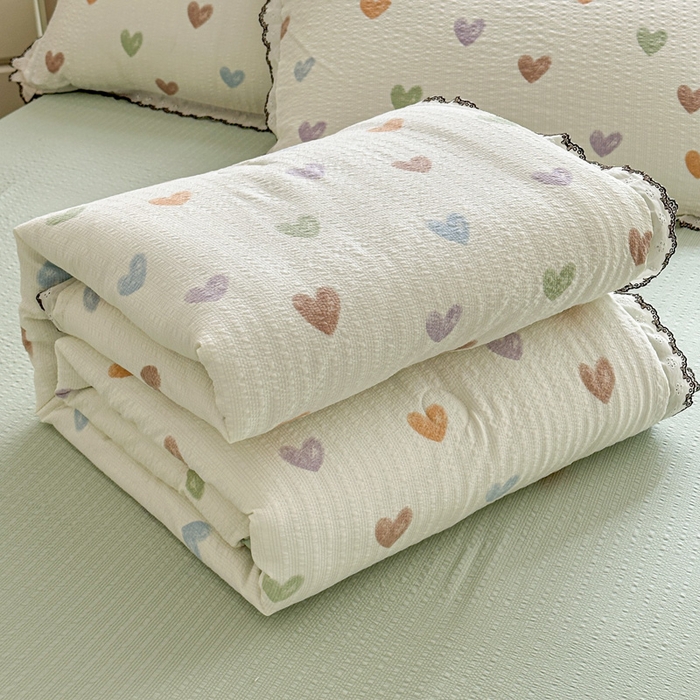 91家纺网 家纺一手货源 找家纺 （总）桔禾家纺 2026新款高克重小清新可爱风泡芙棉全棉镂空花边款夏被四件套夏凉被空调被四件套