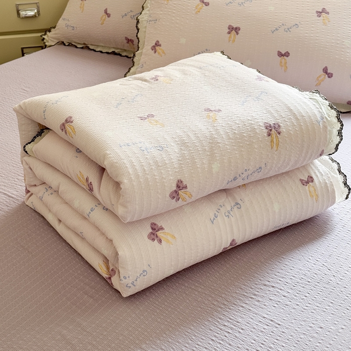 91家纺网 家纺一手货源 找家纺 （总）桔禾家纺 2026新款高克重小清新可爱风泡芙棉全棉镂空花边款夏被四件套夏凉被空调被四件套