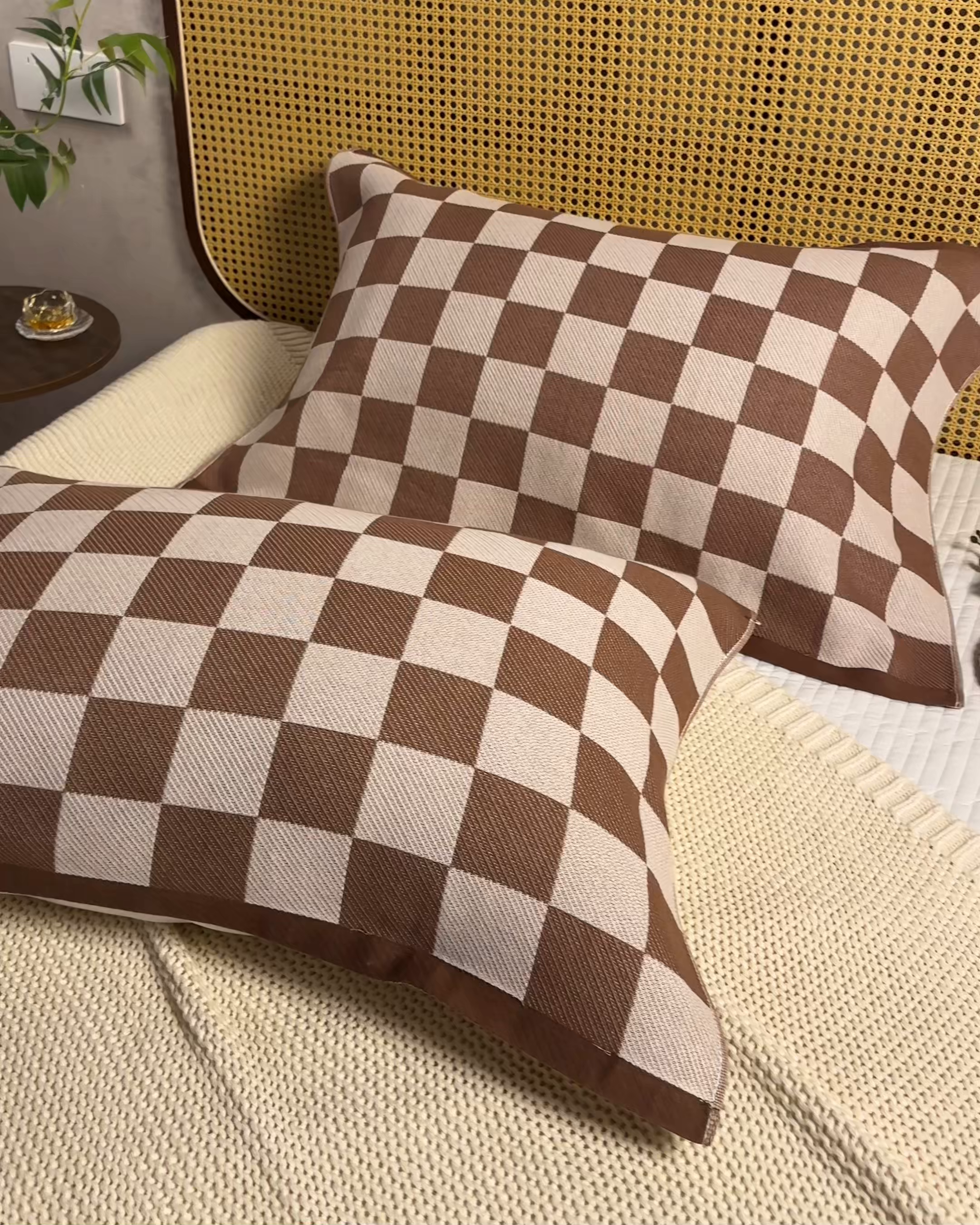 91家纺网 家纺一手货源 找家纺 棠薇家纺 2026新款绑带款枕巾全棉纯棉四层斜纹纱布枕巾  防滑防脱落纯棉枕头巾 绑带款棋盘格