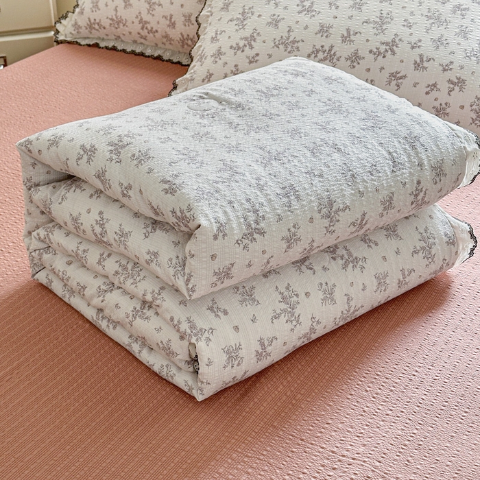 91家纺网 家纺一手货源 找家纺 （总）桔禾家纺 2026新款高克重小清新可爱风泡芙棉全棉镂空花边款夏被四件套夏凉被空调被四件套