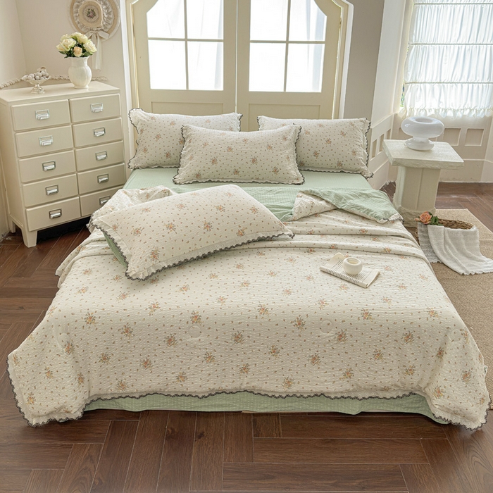 91家纺网 家纺一手货源 找家纺 桔禾家纺 2026新款高克重小清新可爱风泡芙棉全棉镂空花边款夏被四件套夏凉被空调被四件套 花枝梦