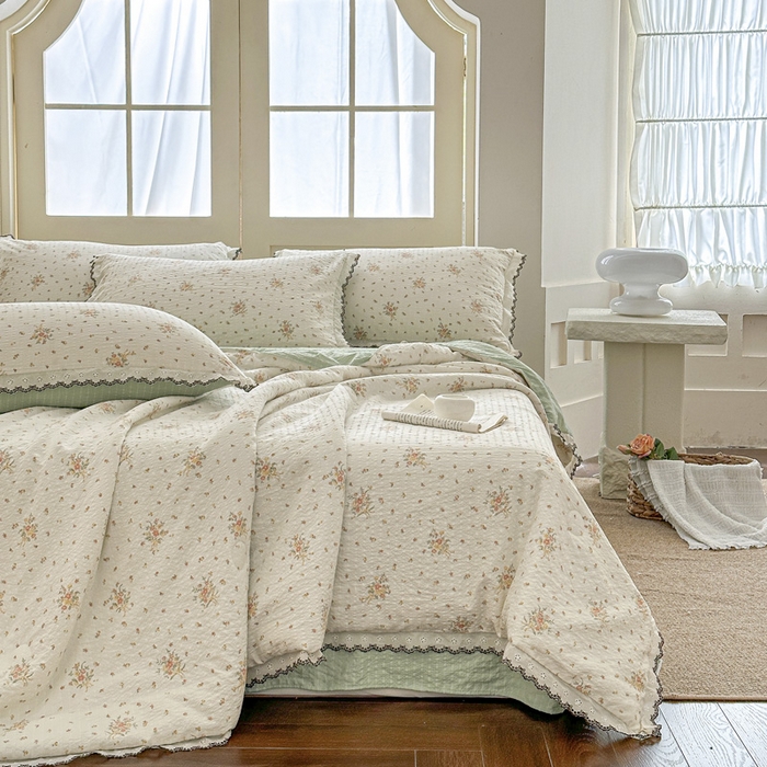 91家纺网 家纺一手货源 找家纺 桔禾家纺 2026新款高克重小清新可爱风泡芙棉全棉镂空花边款夏被四件套夏凉被空调被四件套 花枝梦