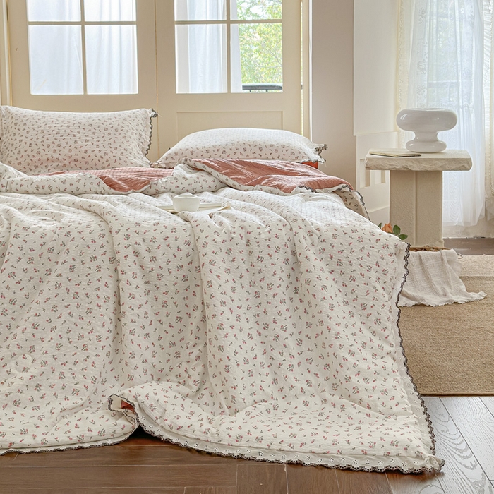 91家纺网 家纺一手货源 找家纺 桔禾家纺 2026新款高克重小清新可爱风泡芙棉全棉镂空花边款夏被四件套夏凉被空调被四件套 迷迭香