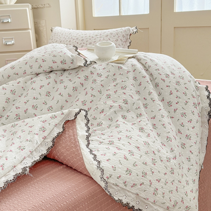 91家纺网 家纺一手货源 找家纺 桔禾家纺 2026新款高克重小清新可爱风泡芙棉全棉镂空花边款夏被四件套夏凉被空调被四件套 迷迭香