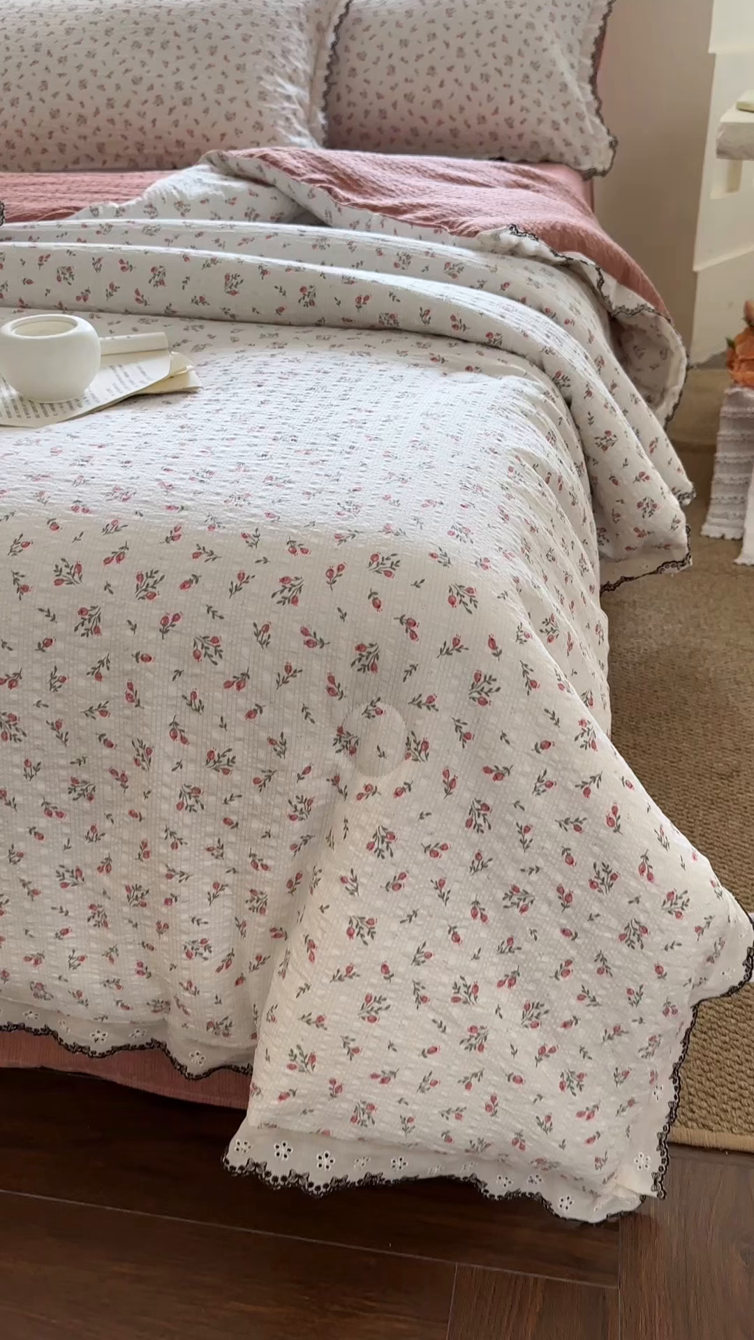 91家纺网 家纺一手货源 找家纺 桔禾家纺 2026新款高克重小清新可爱风泡芙棉全棉镂空花边款夏被四件套夏凉被空调被四件套 迷迭香