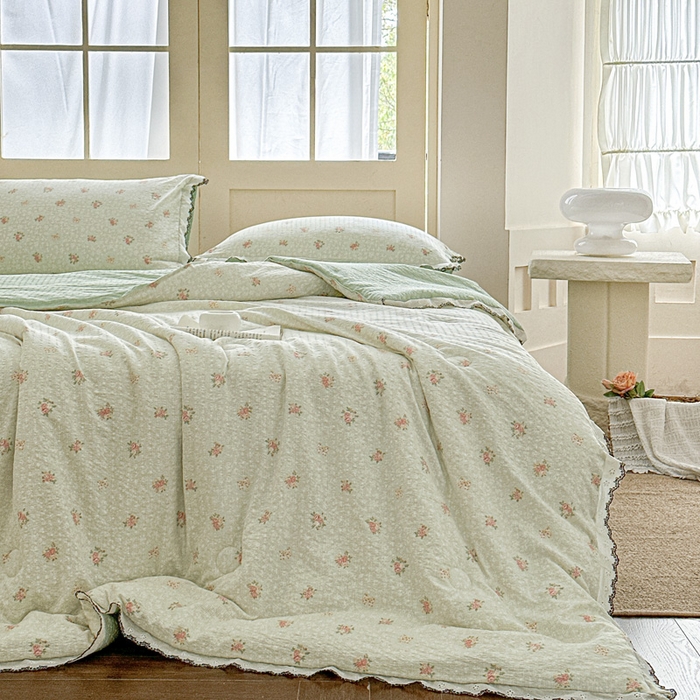 91家纺网 家纺一手货源 找家纺 桔禾家纺 2026新款高克重小清新可爱风泡芙棉全棉镂空花边款夏被四件套夏凉被空调被四件套 碎花集