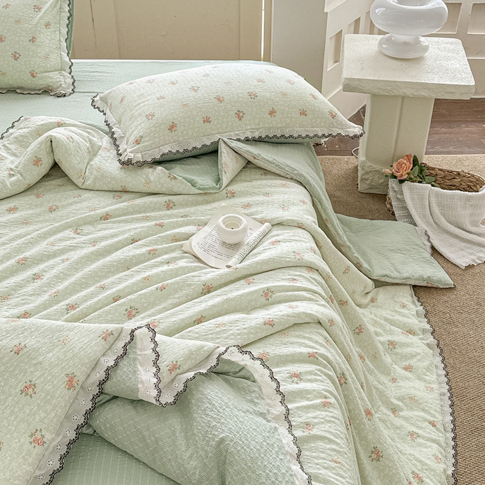 91家纺网 家纺一手货源 找家纺 桔禾家纺 2026新款高克重小清新可爱风泡芙棉全棉镂空花边款夏被四件套夏凉被空调被四件套 碎花集