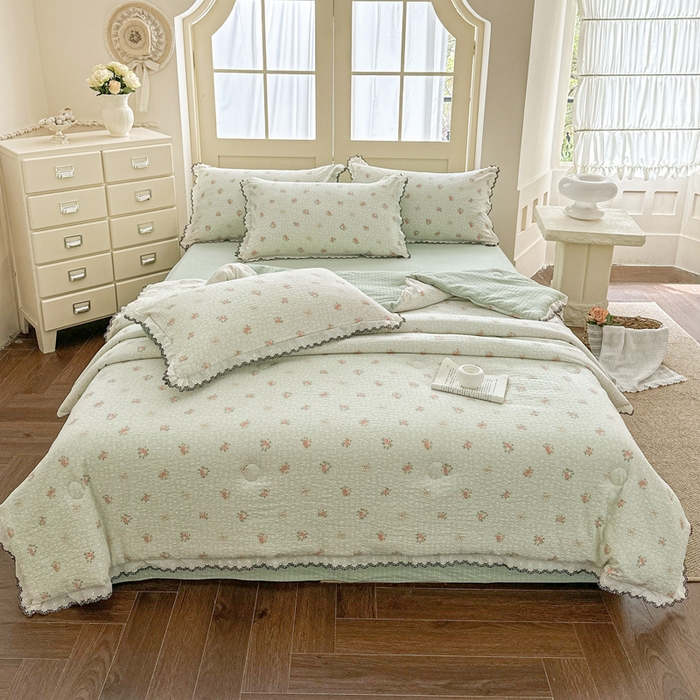 91家纺网 家纺一手货源 找家纺 桔禾家纺 2026新款高克重小清新可爱风泡芙棉全棉镂空花边款夏被四件套夏凉被空调被四件套 碎花集