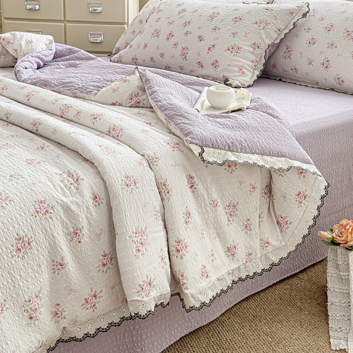 91家纺网 家纺一手货源 找家纺 桔禾家纺 2026新款高克重小清新可爱风泡芙棉全棉镂空花边款夏被四件套夏凉被空调被四件套 絮朵