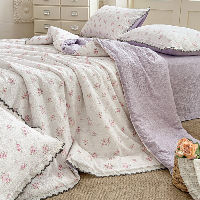 91家纺网 家纺一手货源 找家纺 桔禾家纺 2026新款高克重小清新可爱风泡芙棉全棉镂空花边款夏被四件套夏凉被空调被四件套 絮朵