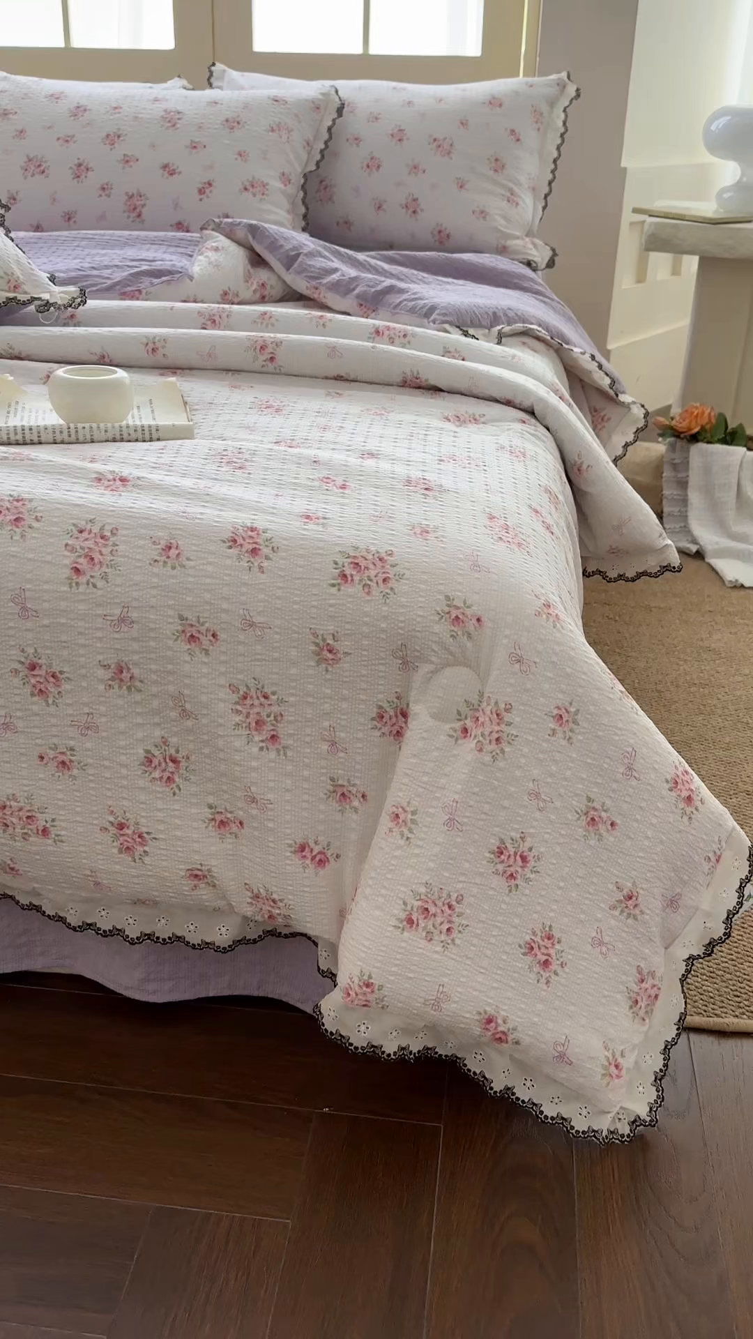 91家纺网 家纺一手货源 找家纺 桔禾家纺 2026新款高克重小清新可爱风泡芙棉全棉镂空花边款夏被四件套夏凉被空调被四件套 絮朵