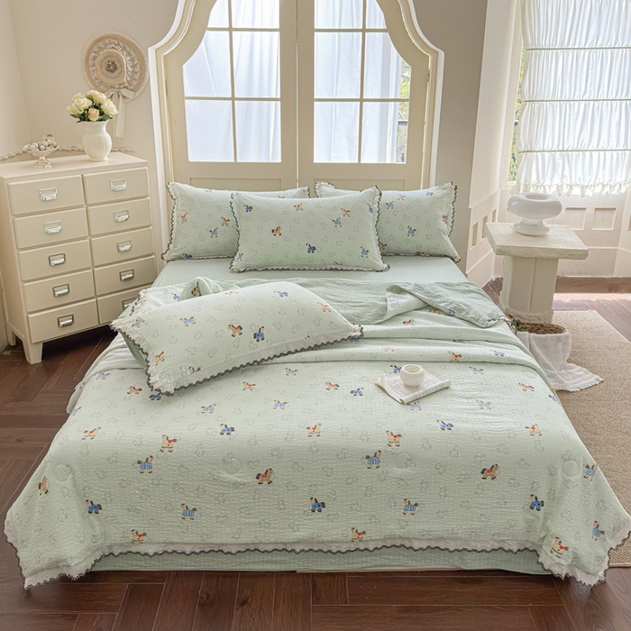 91家纺网 家纺一手货源 找家纺 桔禾家纺 2026新款高克重小清新可爱风泡芙棉全棉镂空花边款夏被四件套夏凉被空调被四件套 摇摇马