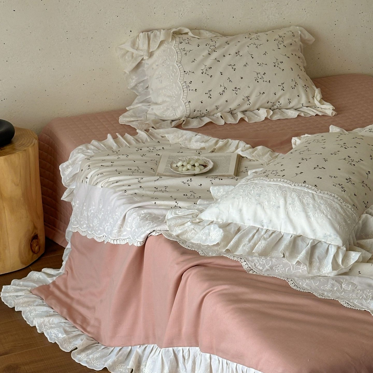 91家纺网 家纺一手货源 找家纺 觅糖家纺 2026新款亚麻夏被绗缝四件套 踏雪寻梅