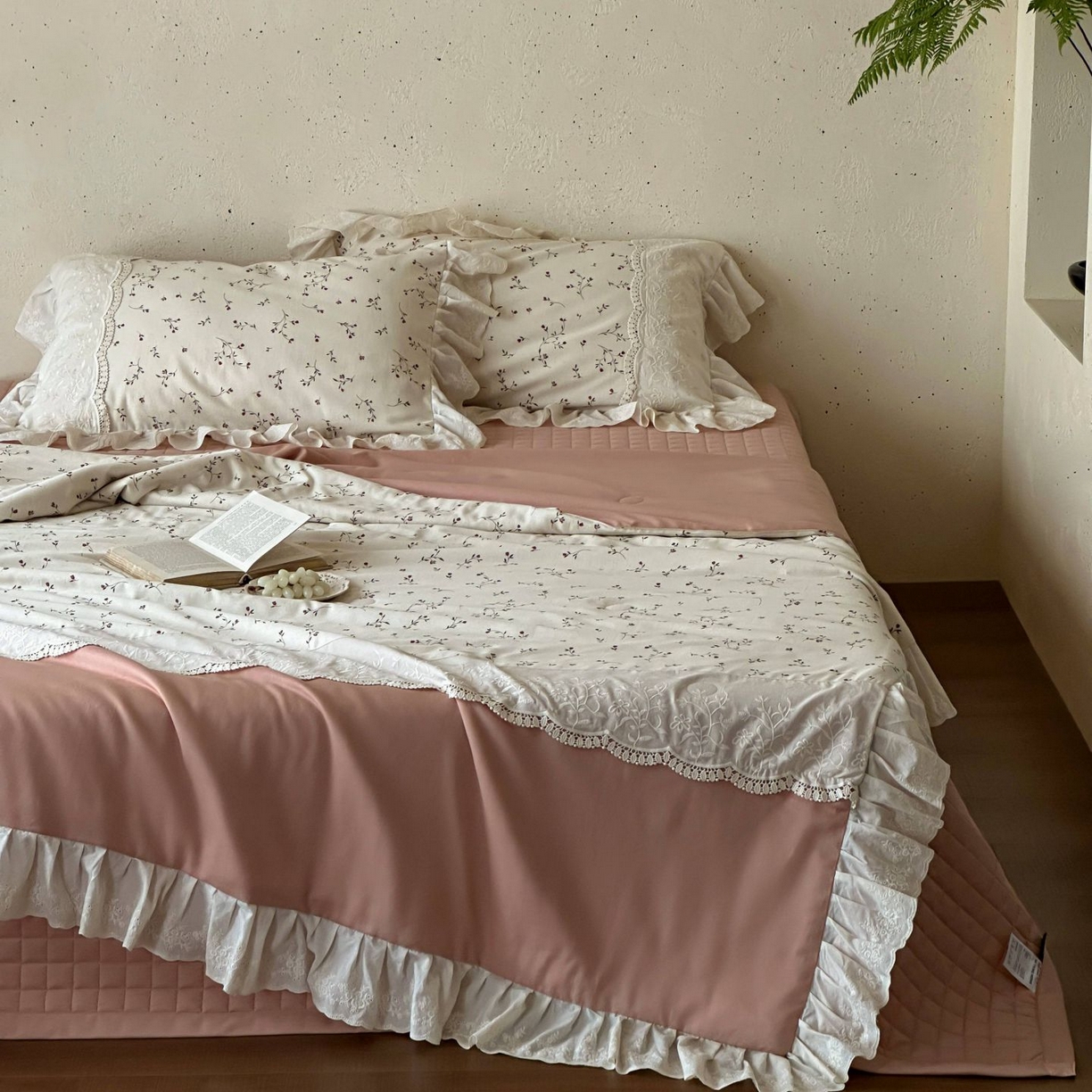 91家纺网 家纺一手货源 找家纺 觅糖家纺 2026新款亚麻夏被绗缝四件套 踏雪寻梅