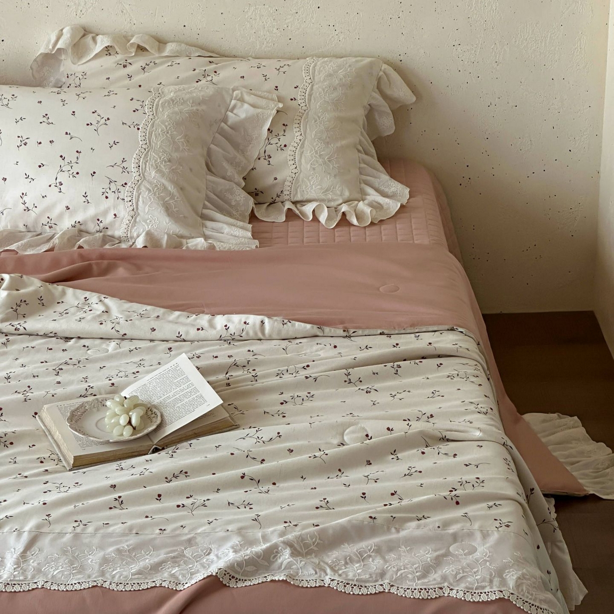 91家纺网 家纺一手货源 找家纺 觅糖家纺 2026新款亚麻夏被绗缝四件套 踏雪寻梅