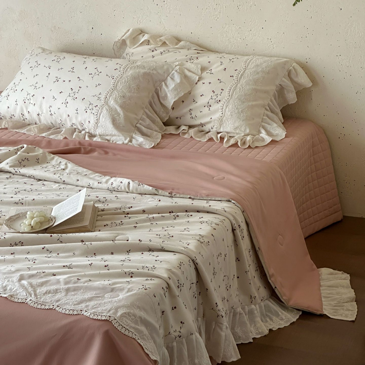 91家纺网 家纺一手货源 找家纺 觅糖家纺 2026新款亚麻夏被绗缝四件套 踏雪寻梅