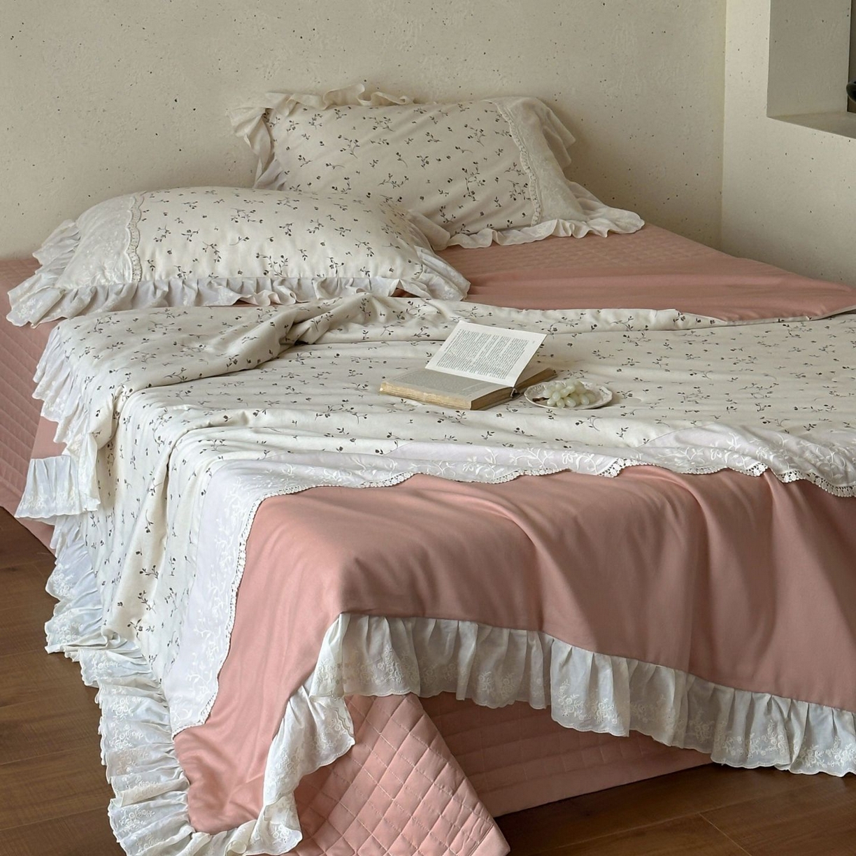 91家纺网 家纺一手货源 找家纺 觅糖家纺 2026新款亚麻夏被绗缝四件套 踏雪寻梅