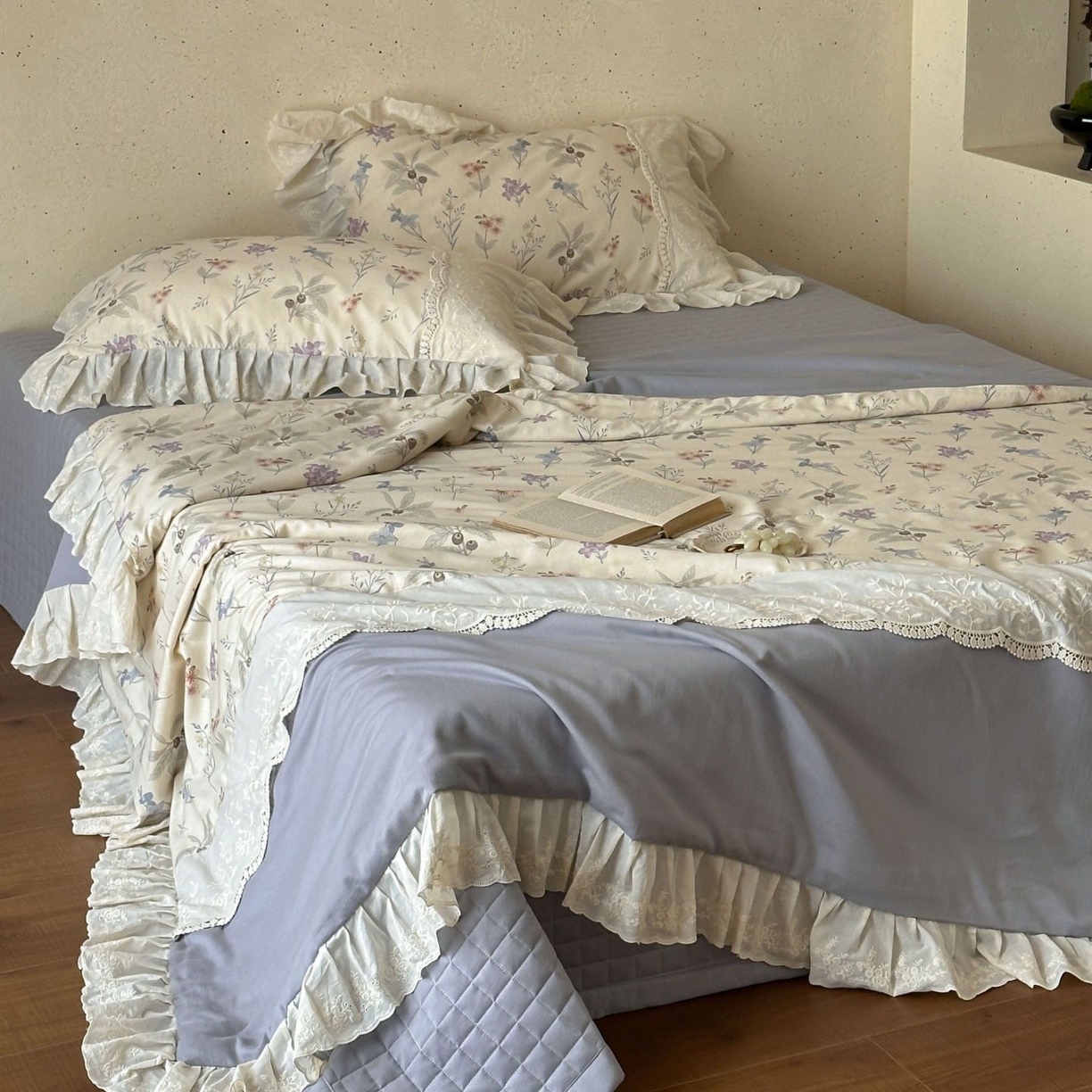 91家纺网 家纺一手货源 找家纺 觅糖家纺 2026新款亚麻夏被绗缝四件套 浅杏缀紫