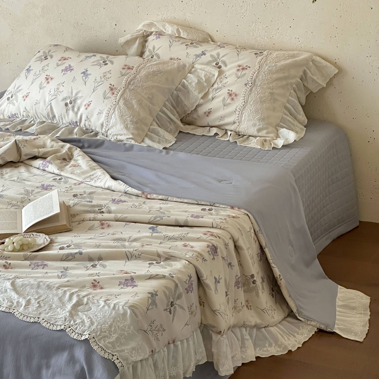 91家纺网 家纺一手货源 找家纺 觅糖家纺 2026新款亚麻夏被绗缝四件套 浅杏缀紫