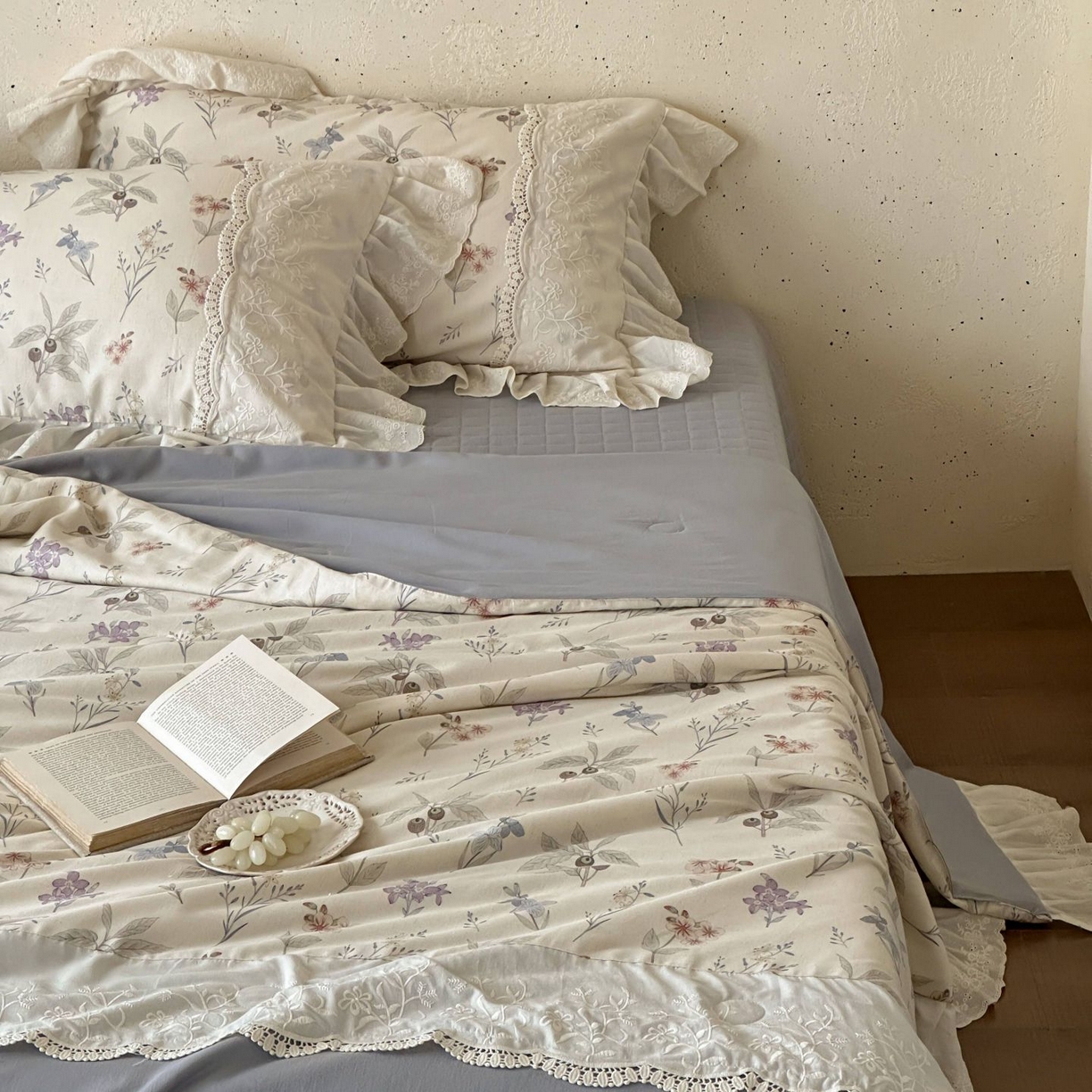 91家纺网 家纺一手货源 找家纺 觅糖家纺 2026新款亚麻夏被绗缝四件套 浅杏缀紫