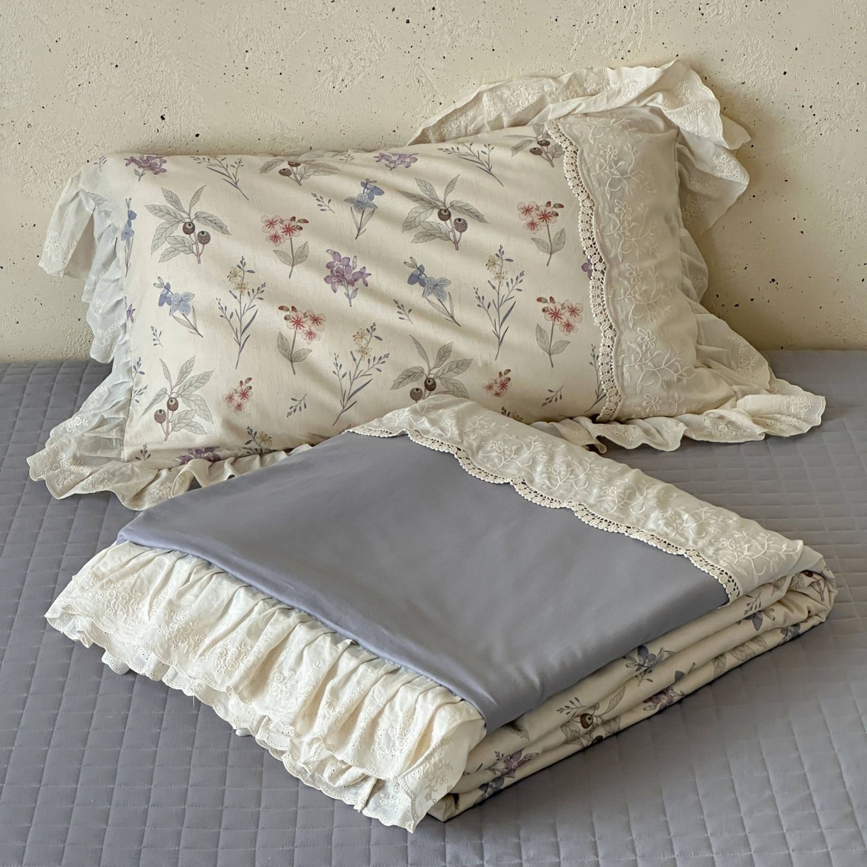 91家纺网 家纺一手货源 找家纺 觅糖家纺 2026新款亚麻夏被绗缝四件套 浅杏缀紫