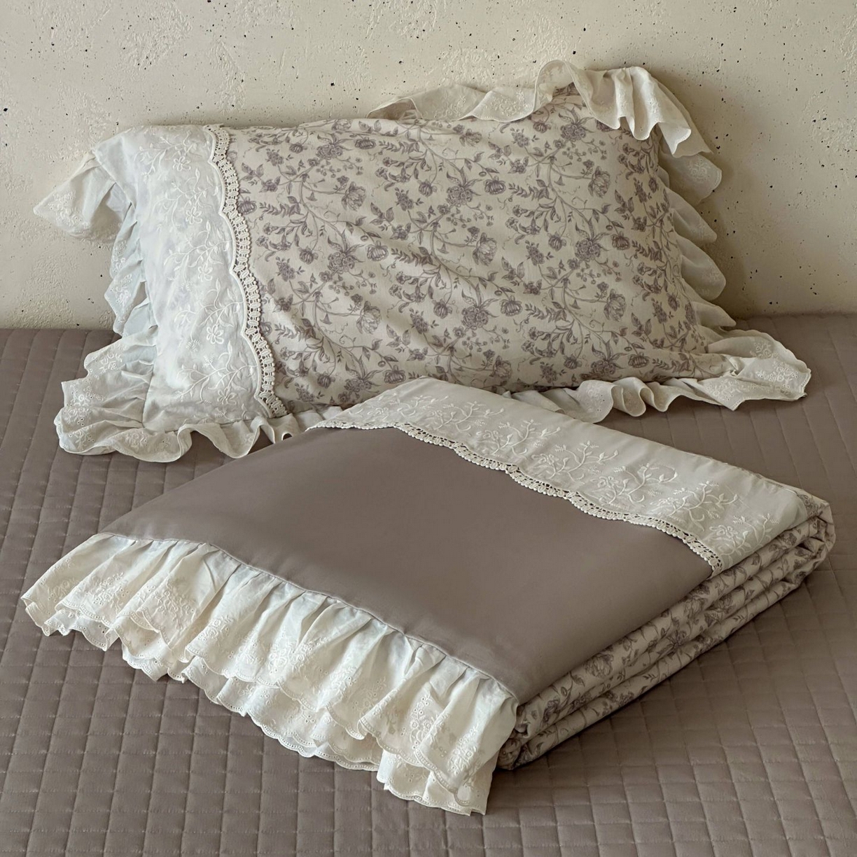 91家纺网 家纺一手货源 找家纺 觅糖家纺 2026新款亚麻夏被绗缝四件套 素影繁花