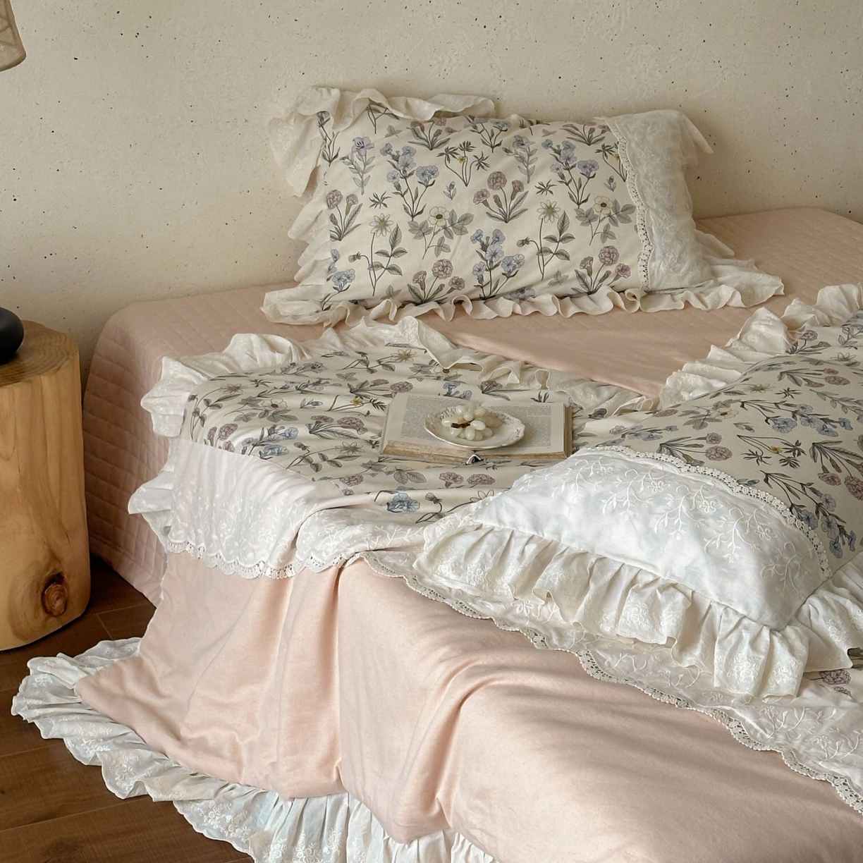 91家纺网 家纺一手货源 找家纺 觅糖家纺 2026新款亚麻夏被绗缝四件套 枕畔花梦