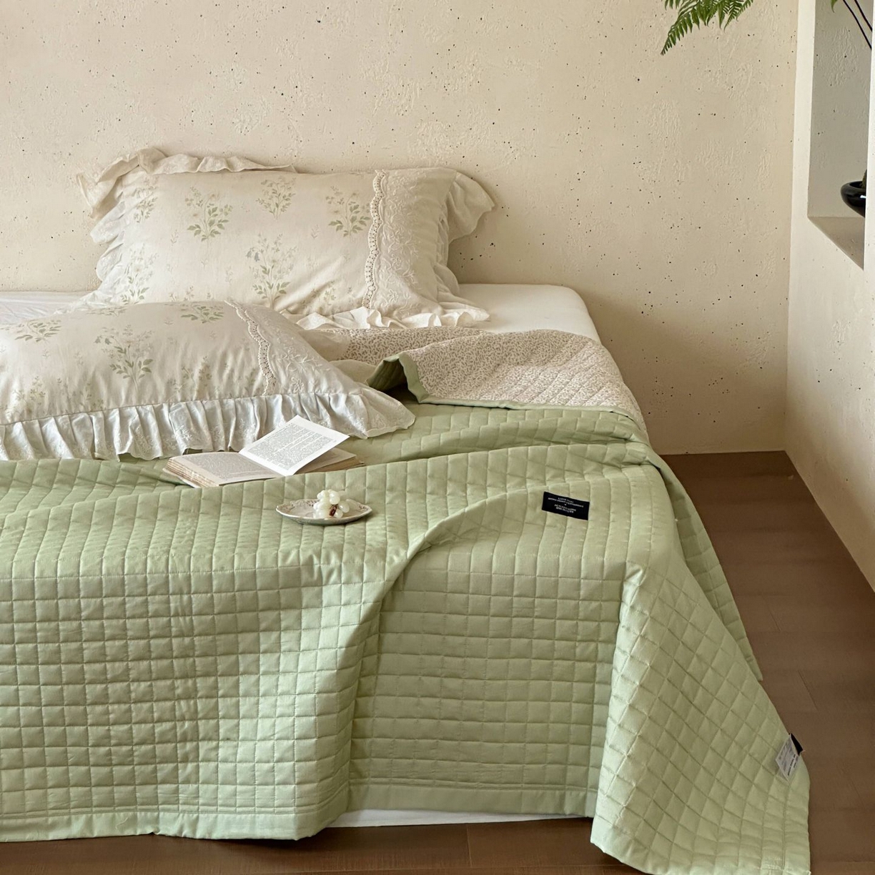 91家纺网 家纺一手货源 找家纺 觅糖家纺 2026新款亚麻夏被绗缝四件套 森屿晚风