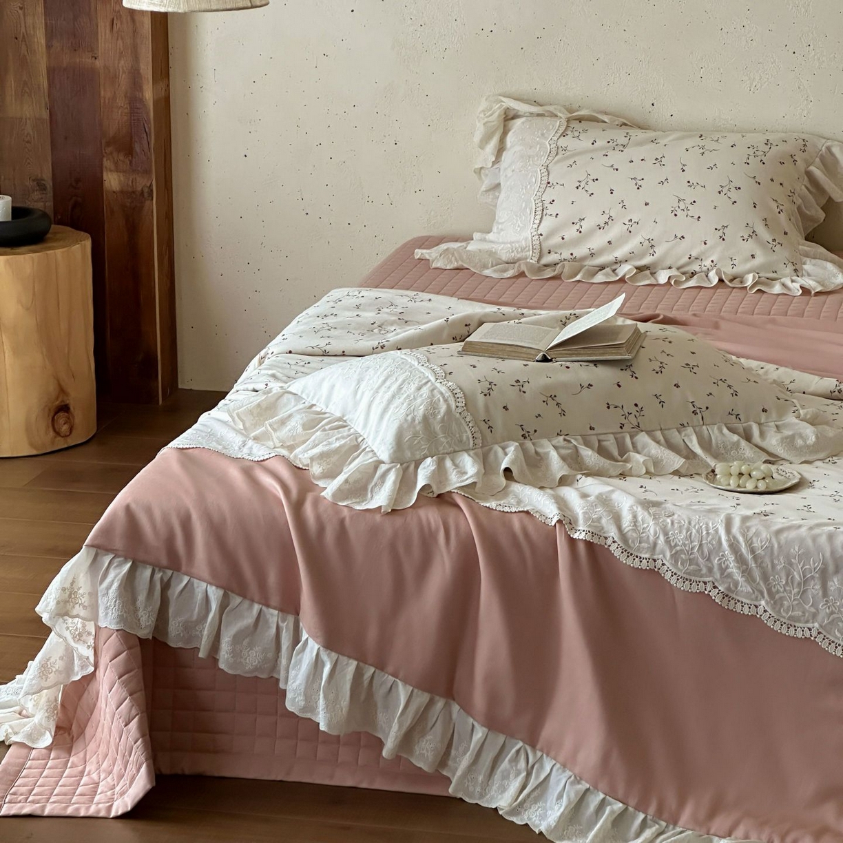 91家纺网 家纺一手货源 找家纺 觅糖家纺 2026新款亚麻夏被绗缝四件套 踏雪寻梅