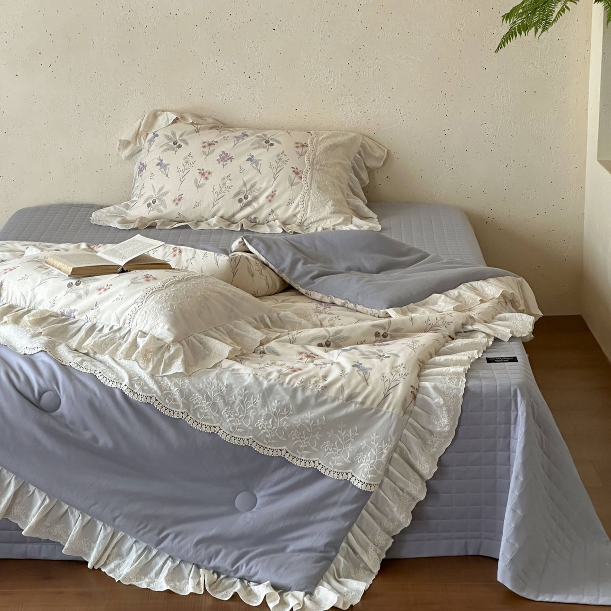 91家纺网 家纺一手货源 找家纺 觅糖家纺 2026新款亚麻夏被绗缝四件套 浅杏缀紫