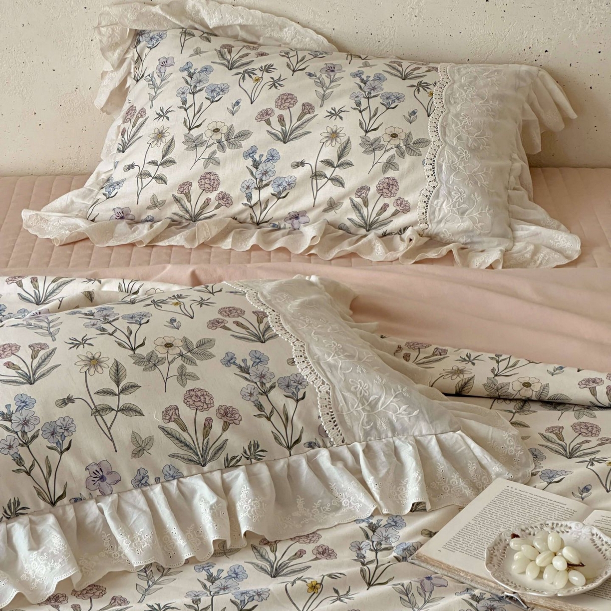 91家纺网 家纺一手货源 找家纺 觅糖家纺 2026新款亚麻夏被绗缝四件套 枕畔花梦