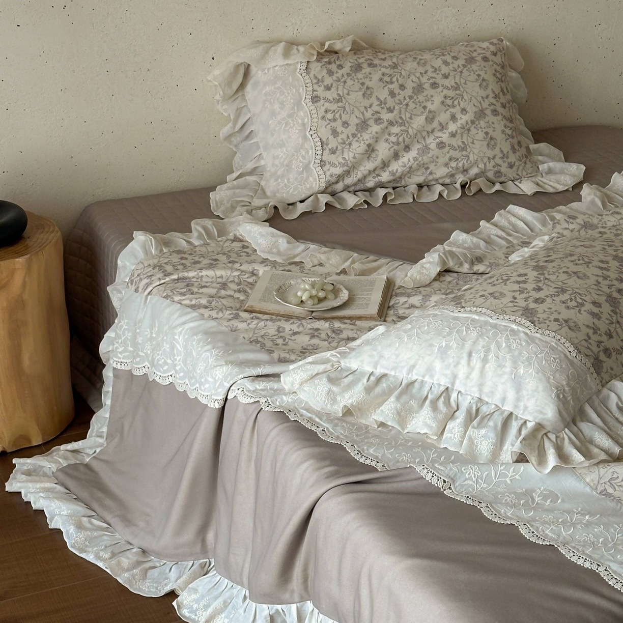 91家纺网 家纺一手货源 找家纺 觅糖家纺 2026新款亚麻夏被绗缝四件套 素影繁花