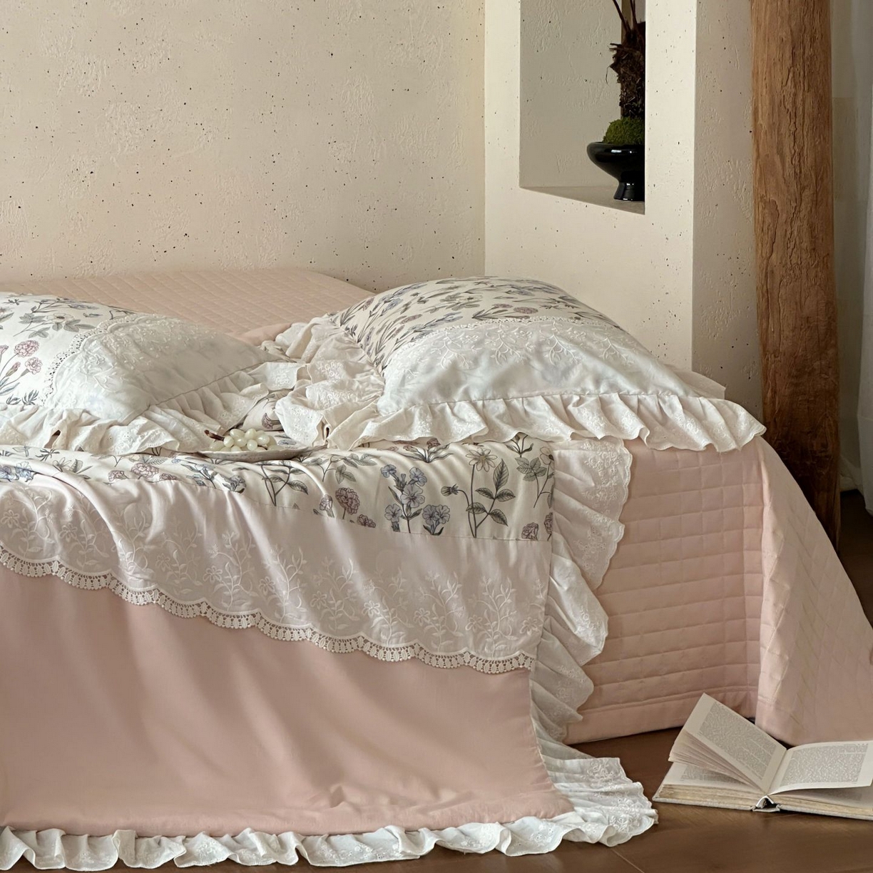 91家纺网 家纺一手货源 找家纺 觅糖家纺 2026新款亚麻夏被绗缝四件套 枕畔花梦