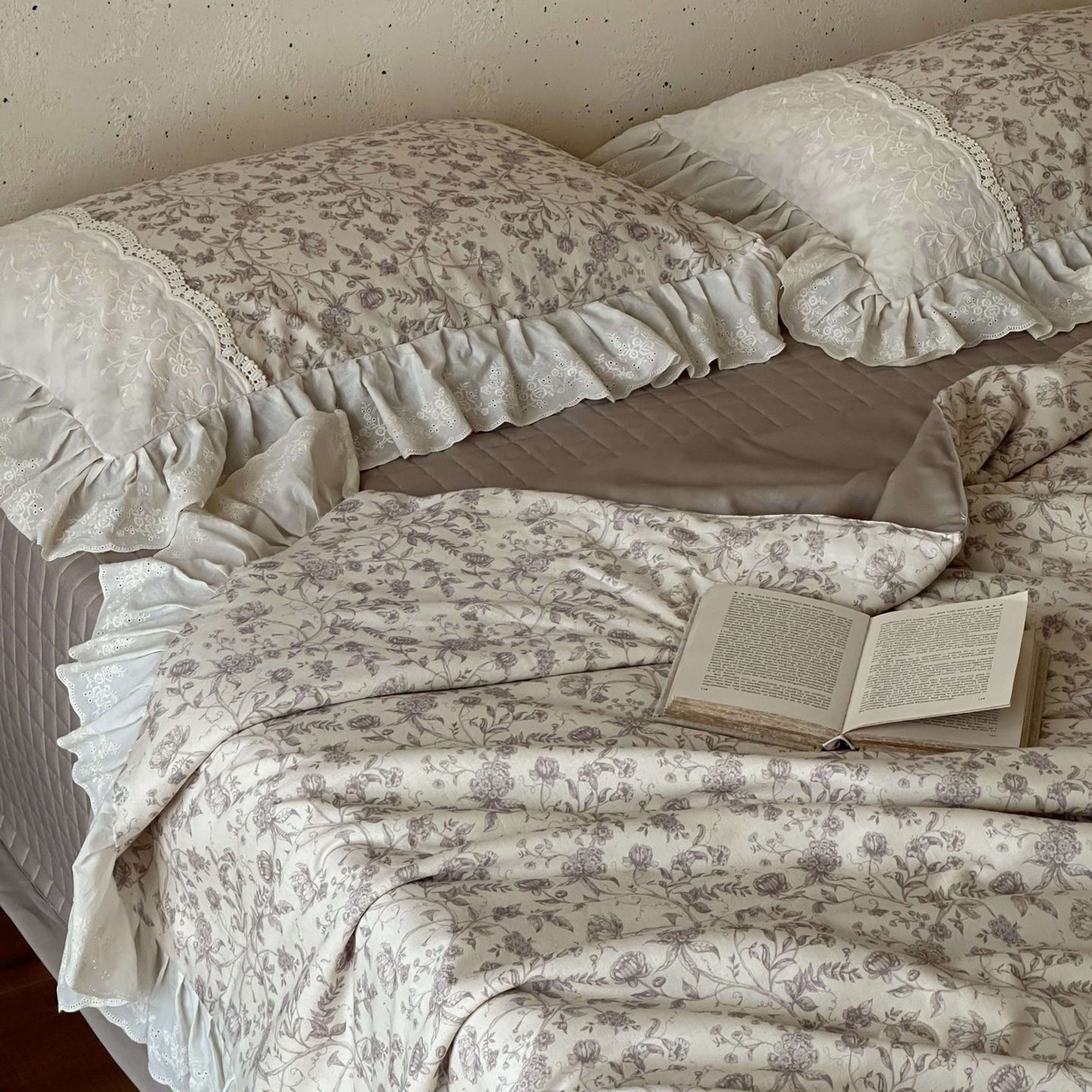 91家纺网 家纺一手货源 找家纺 觅糖家纺 2026新款亚麻夏被绗缝四件套 素影繁花