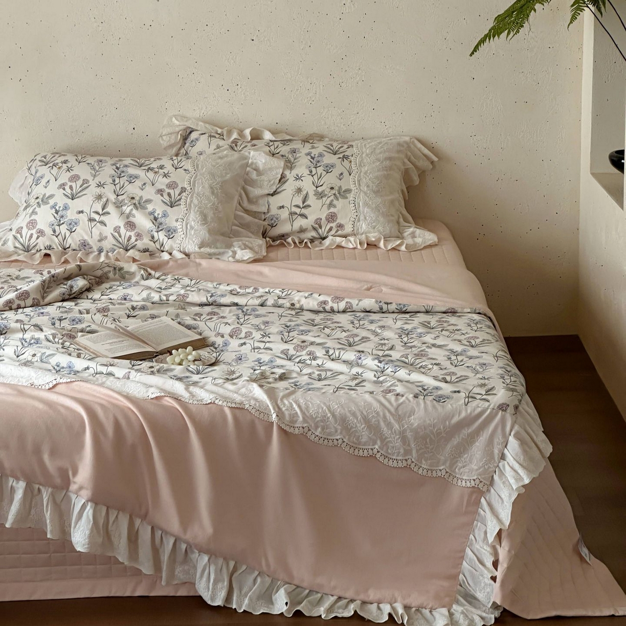 91家纺网 家纺一手货源 找家纺 觅糖家纺 2026新款亚麻夏被绗缝四件套 枕畔花梦